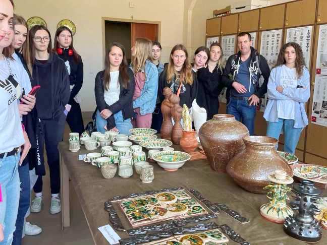 У майстерні художньої кераміки